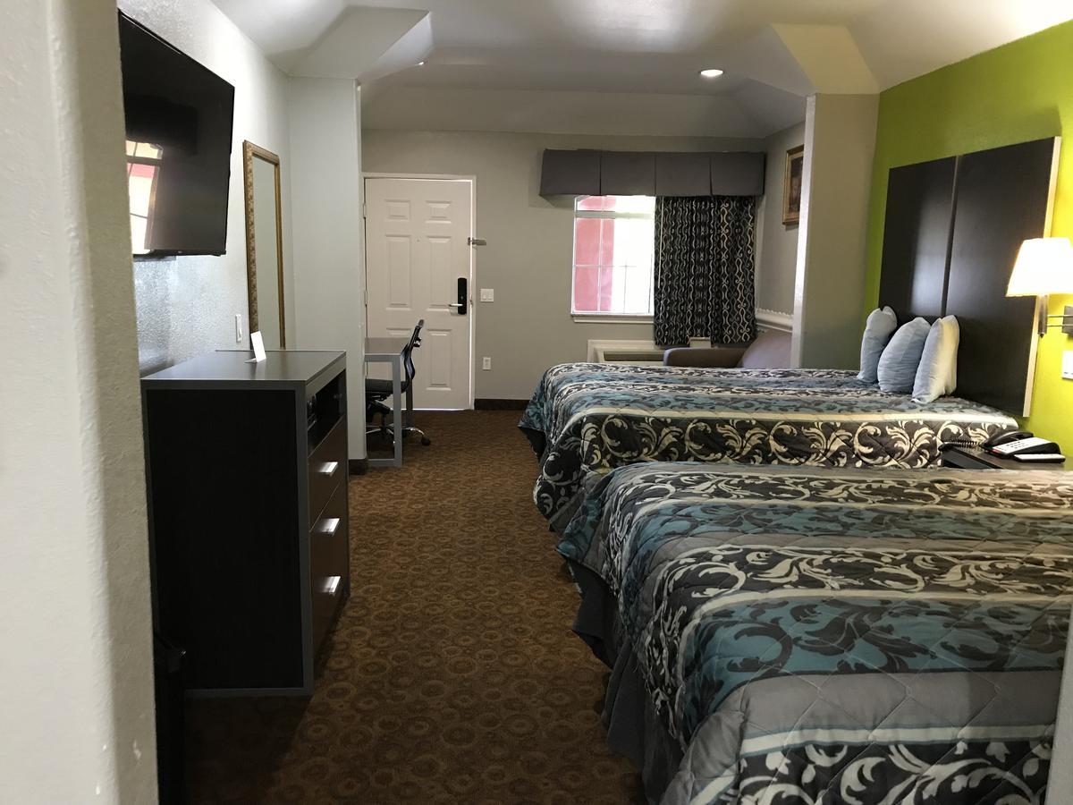 Camelot Inn And Suites Aldine Buitenkant foto