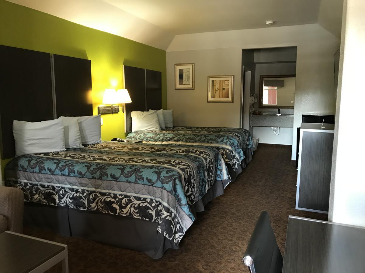 Camelot Inn And Suites Aldine Buitenkant foto