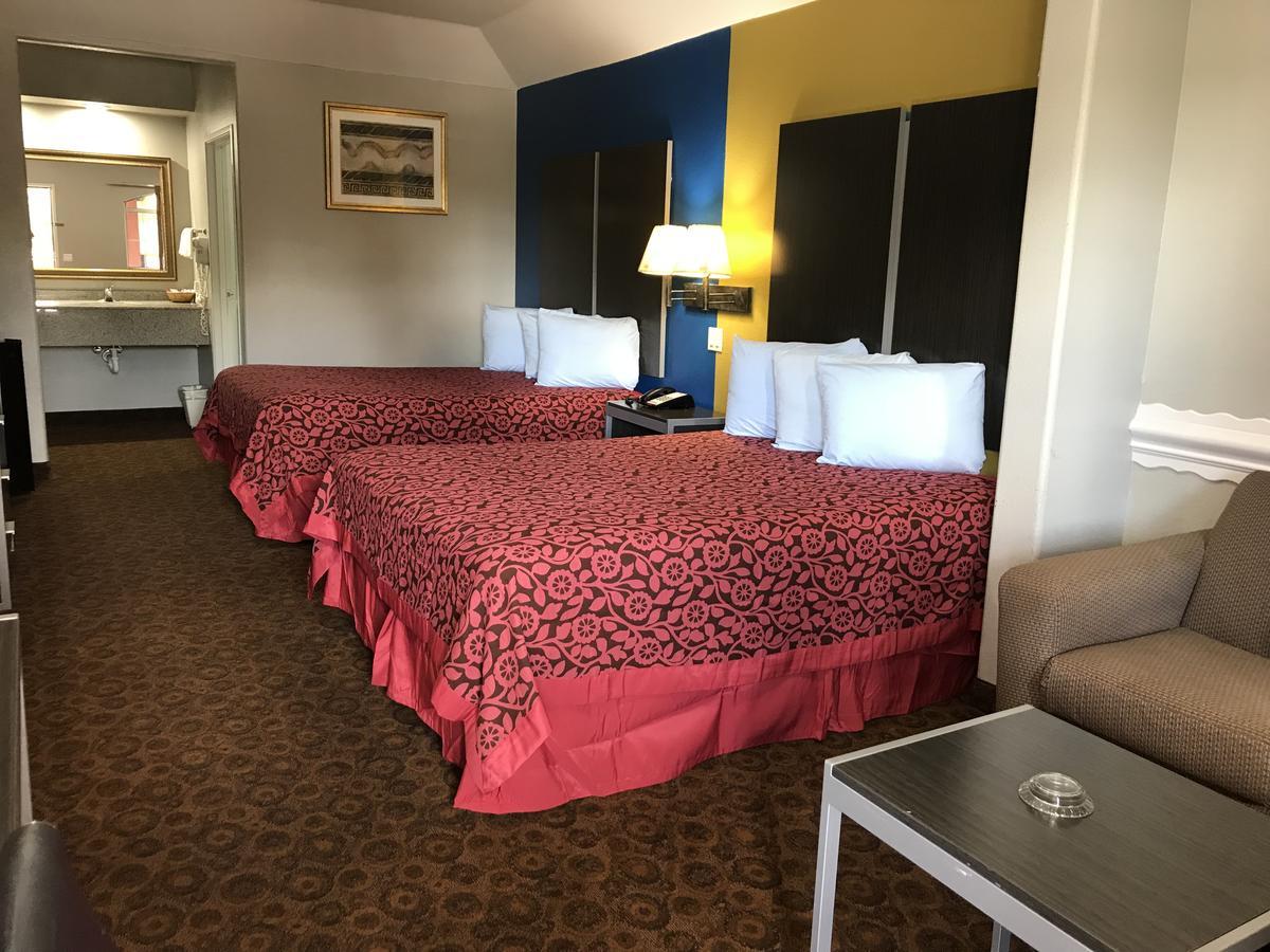 Camelot Inn And Suites Aldine Buitenkant foto