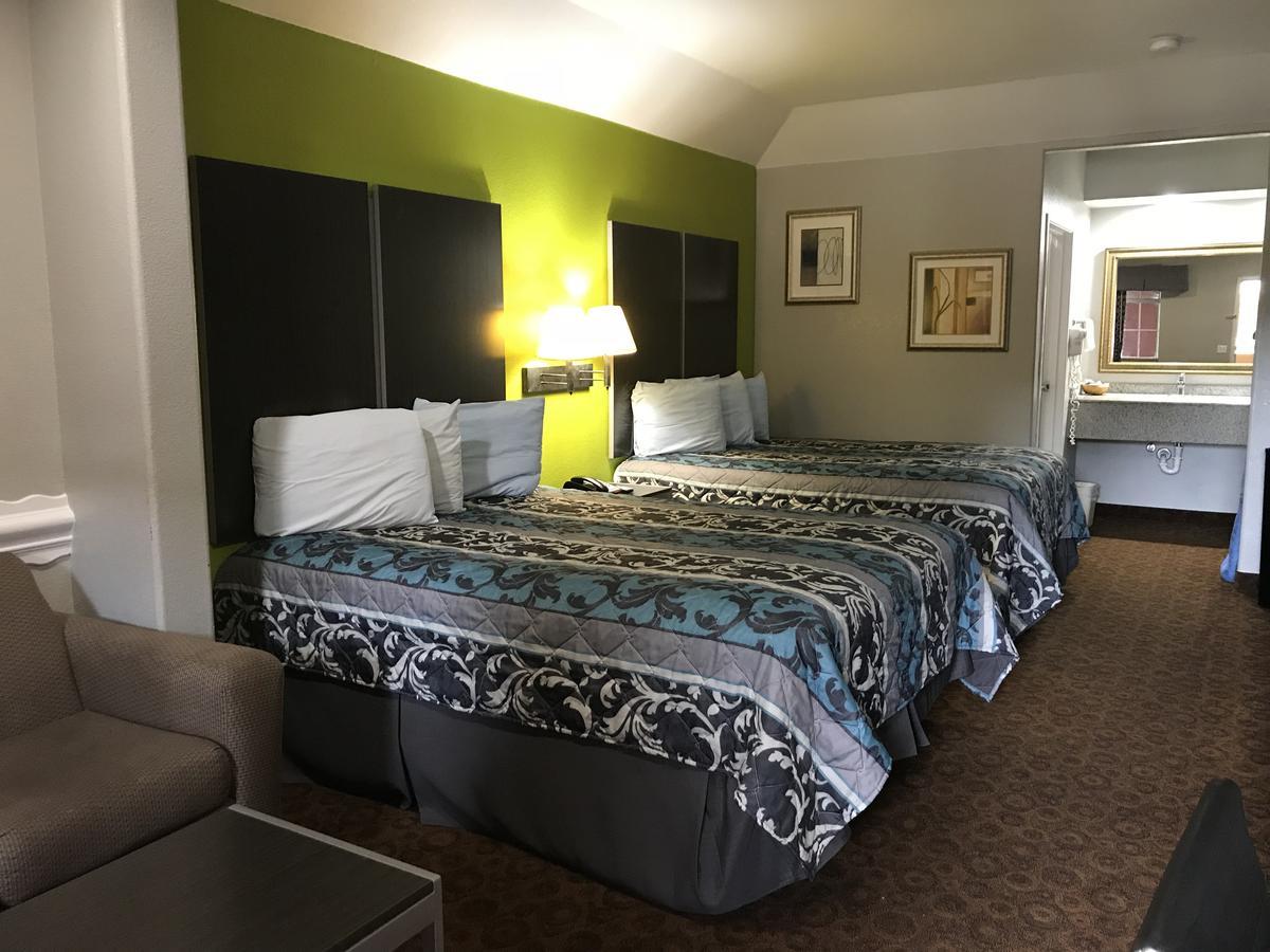 Camelot Inn And Suites Aldine Buitenkant foto