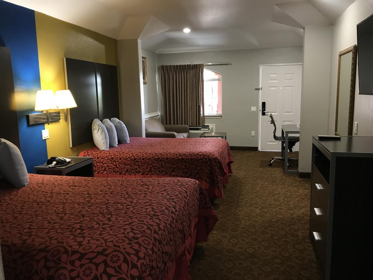 Camelot Inn And Suites Aldine Buitenkant foto