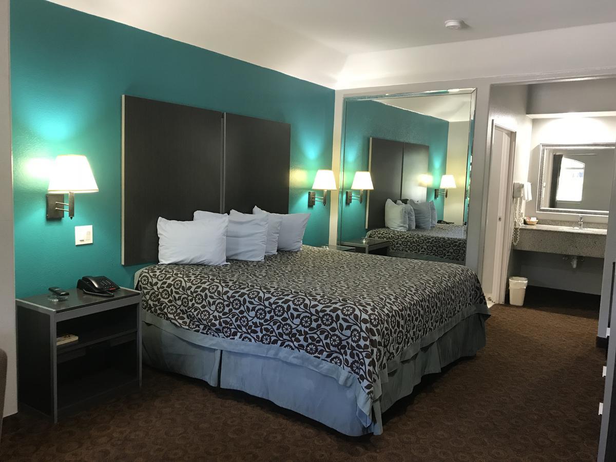 Camelot Inn And Suites Aldine Buitenkant foto