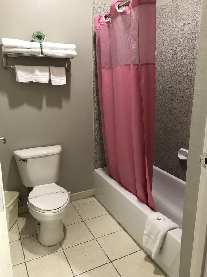 Camelot Inn And Suites Aldine Buitenkant foto