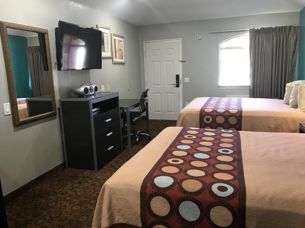 Camelot Inn And Suites Aldine Buitenkant foto