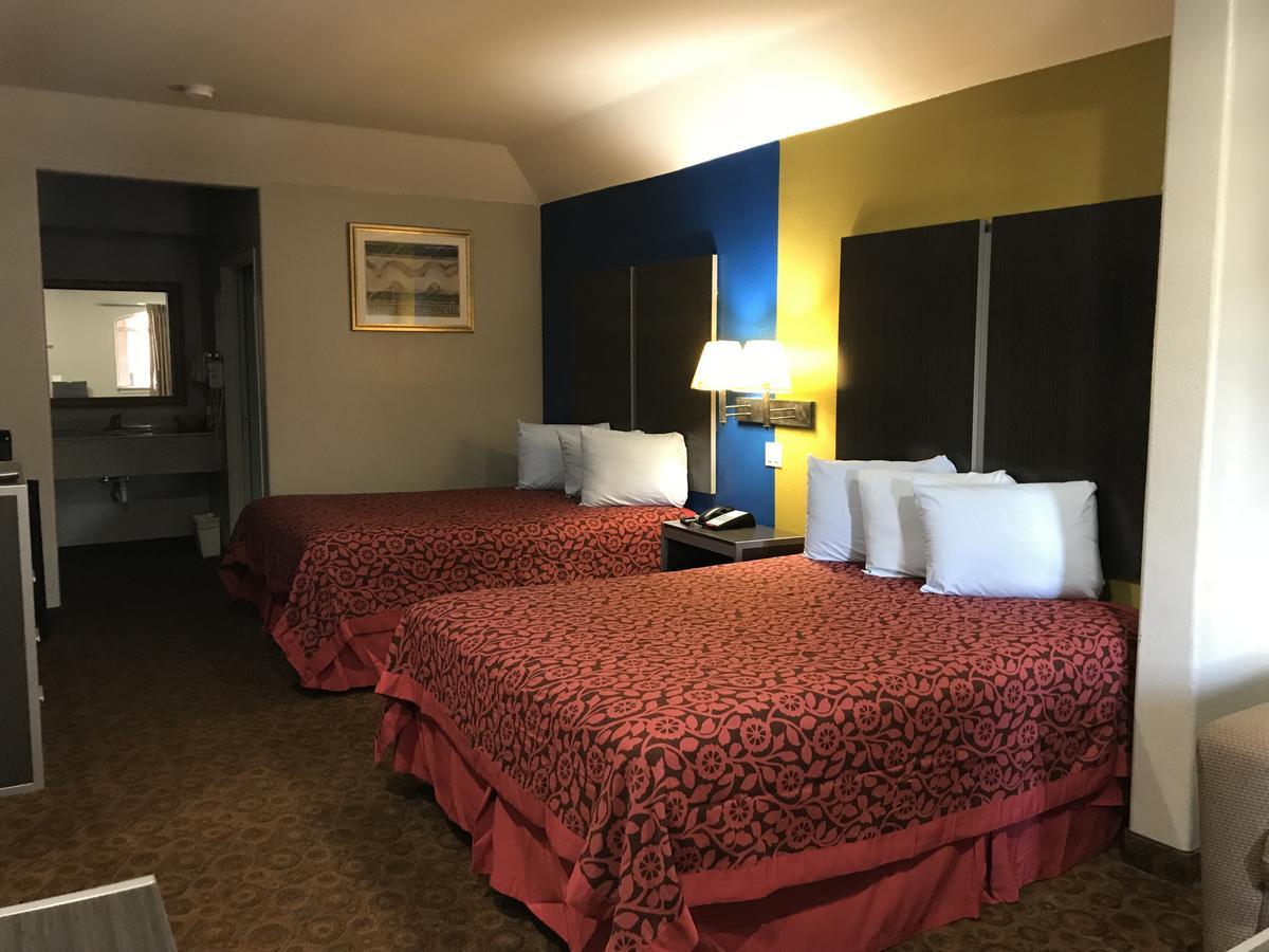 Camelot Inn And Suites Aldine Buitenkant foto