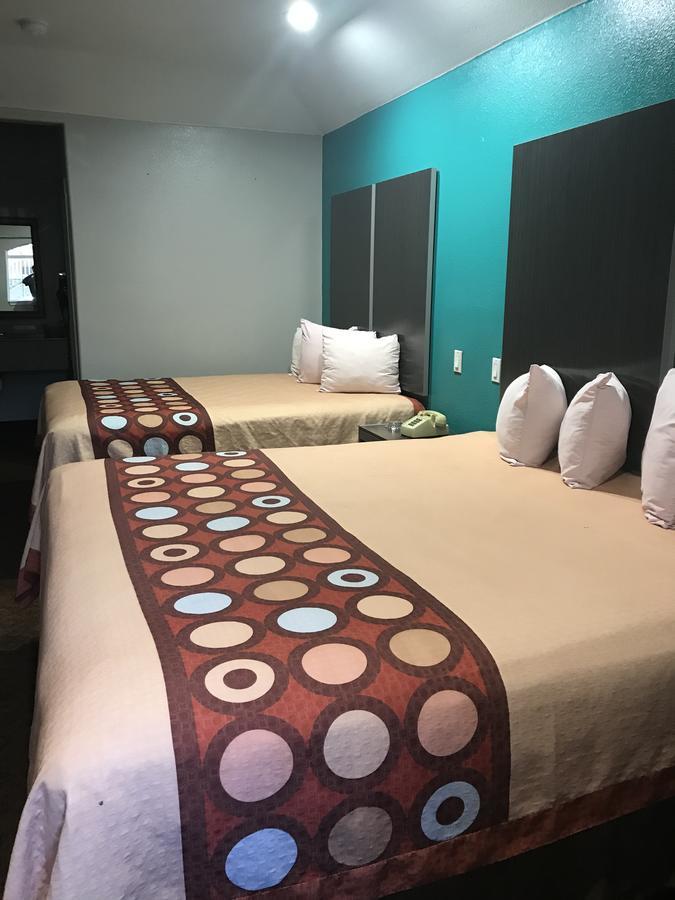 Camelot Inn And Suites Aldine Buitenkant foto