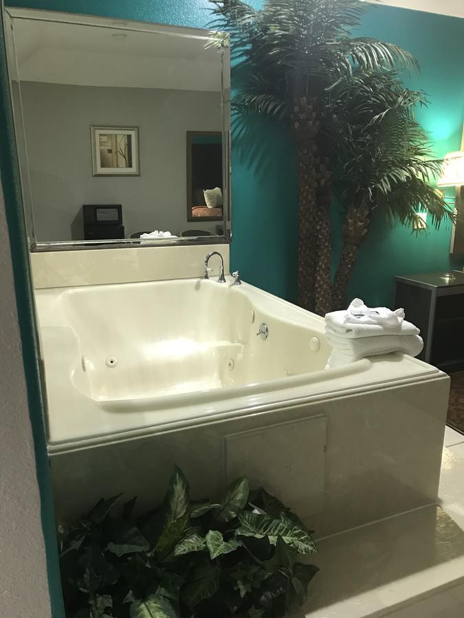 Camelot Inn And Suites Aldine Buitenkant foto