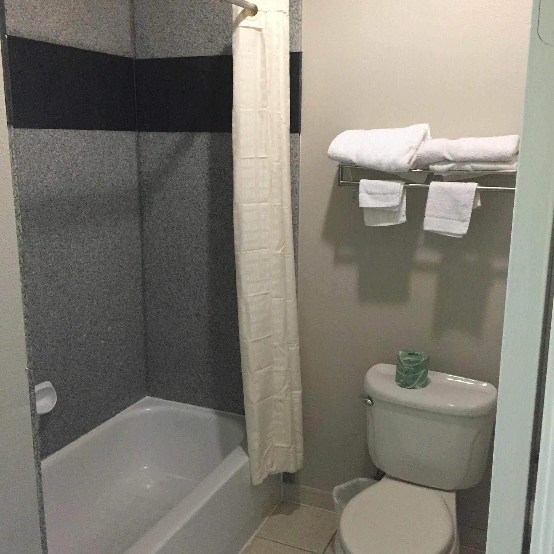 Camelot Inn And Suites Aldine Buitenkant foto