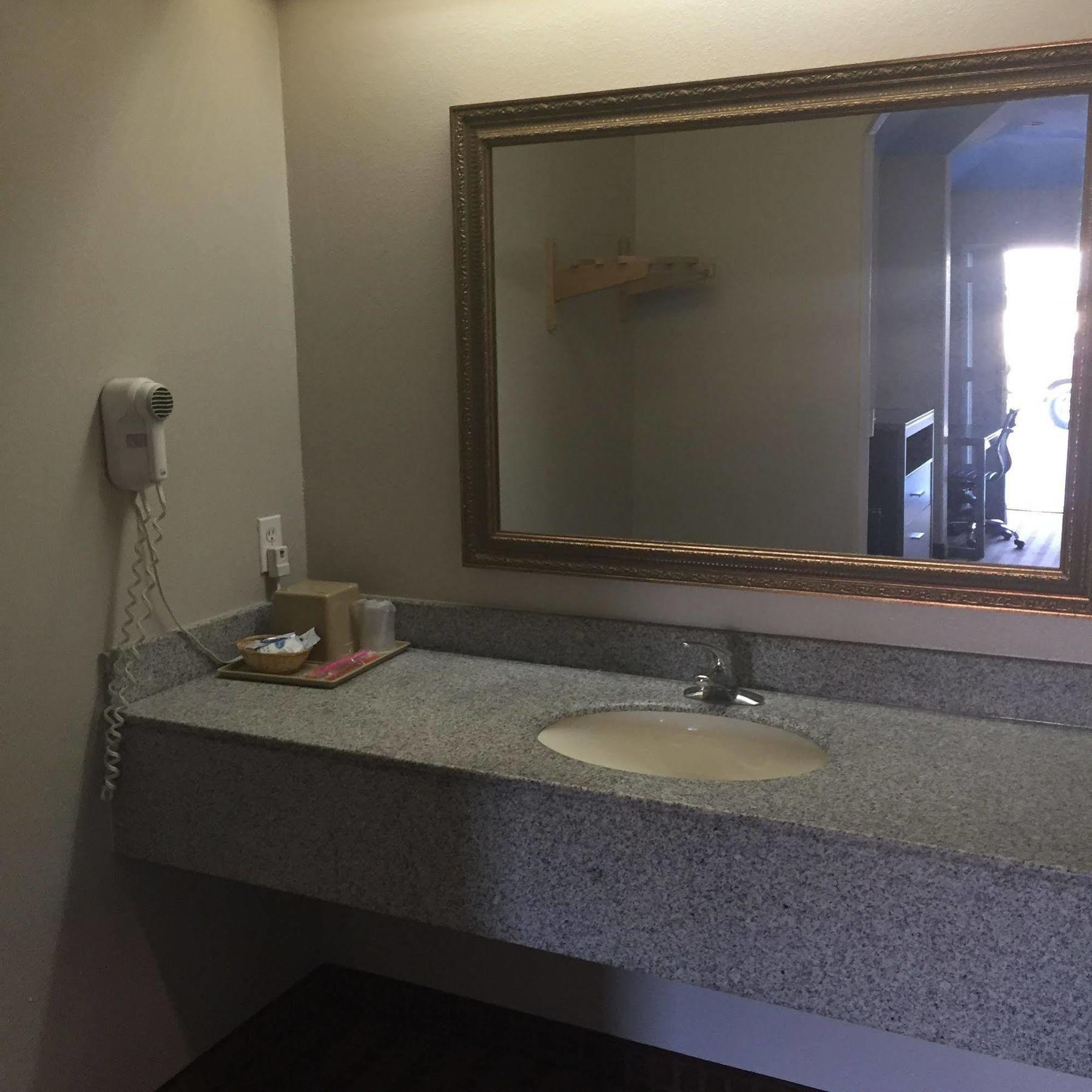 Camelot Inn And Suites Aldine Buitenkant foto