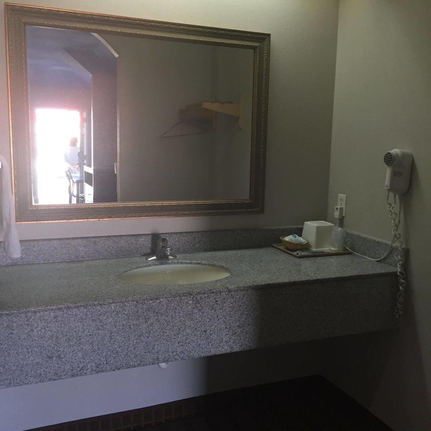 Camelot Inn And Suites Aldine Buitenkant foto